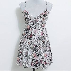 Adorable spring dress 🌸